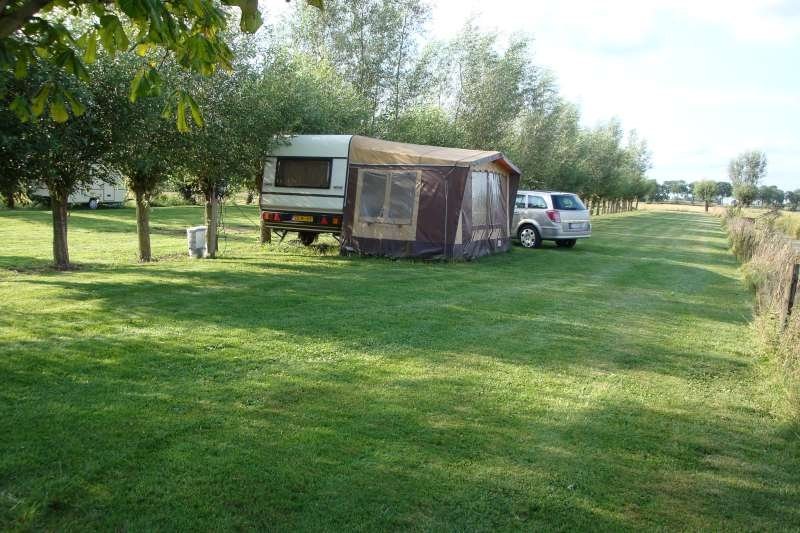 camping-de-bovenstad-caravan